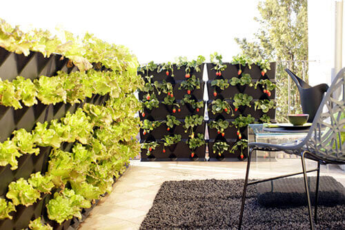 Vertical containers to maintain a garden on deck